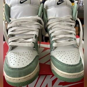 Nike Women’s Dunk High 1985
Enamel Green Denim